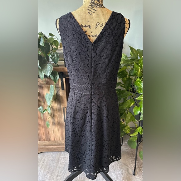 LOFT Black Lace V-Neck Lace Dress. Size 8, NWT. - Picture 4 of 6